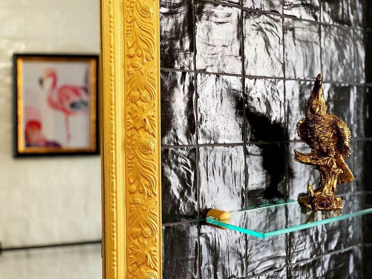 Studio Paris Luaran gambar